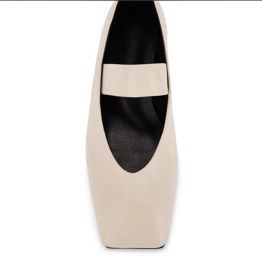 Tony bianco flats!!